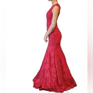 Formal red maxi lace dress, mermaid silhouette, V neckline size 0